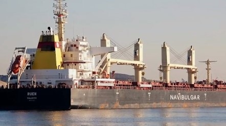 Няма връзка с екипажа на отвлечения кораб Руен