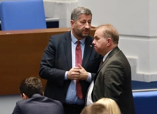 Парламентът не се разпуска, дори да не излъчи кабинет, нов закон възпира служебната власт 