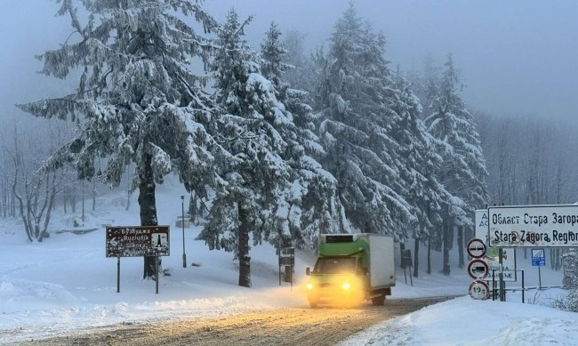 30 сантиметра сняг на Шипка  