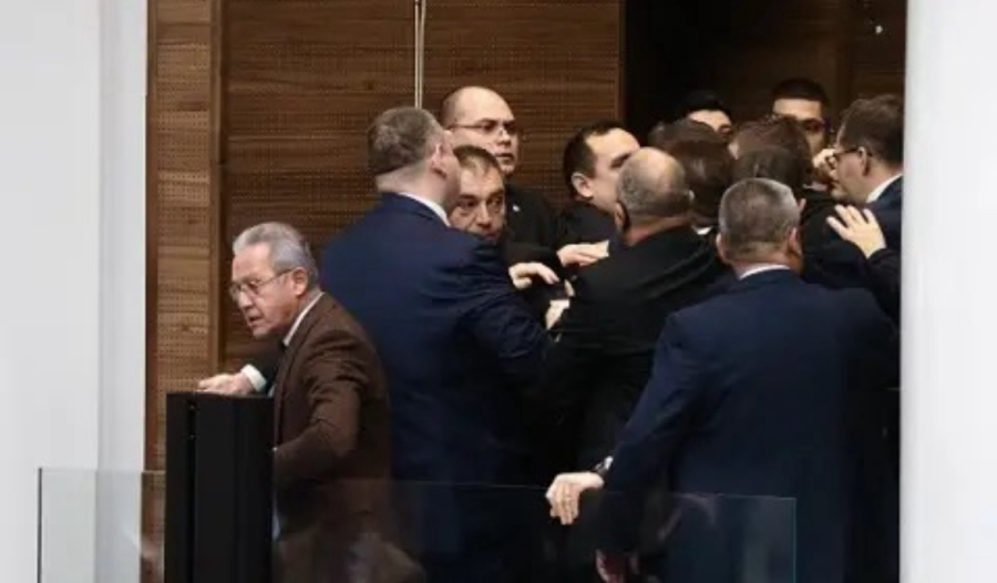 Бой между ДПС и Възраждане в НС