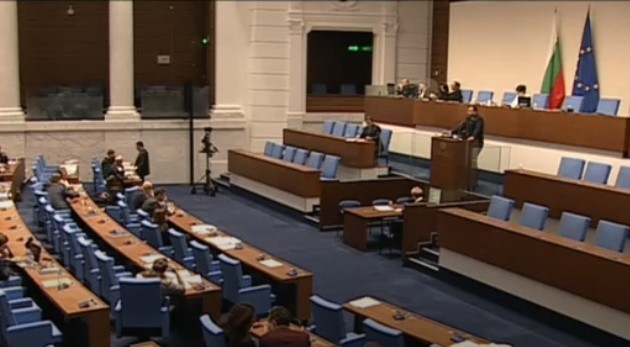 Промените в Конституцията влизат за второ четене в парламента