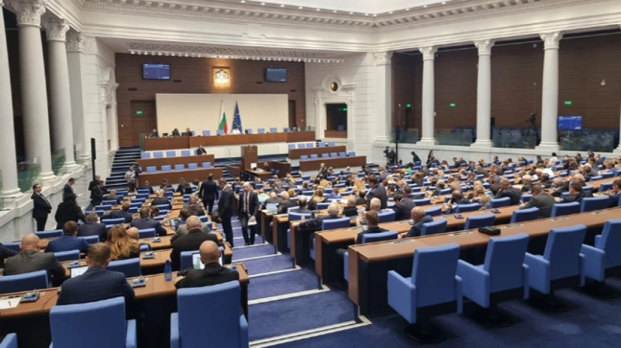 Конституцията е приета на второ четене: ВСС е разделен, мандатът на главния прокурор е 5 години 