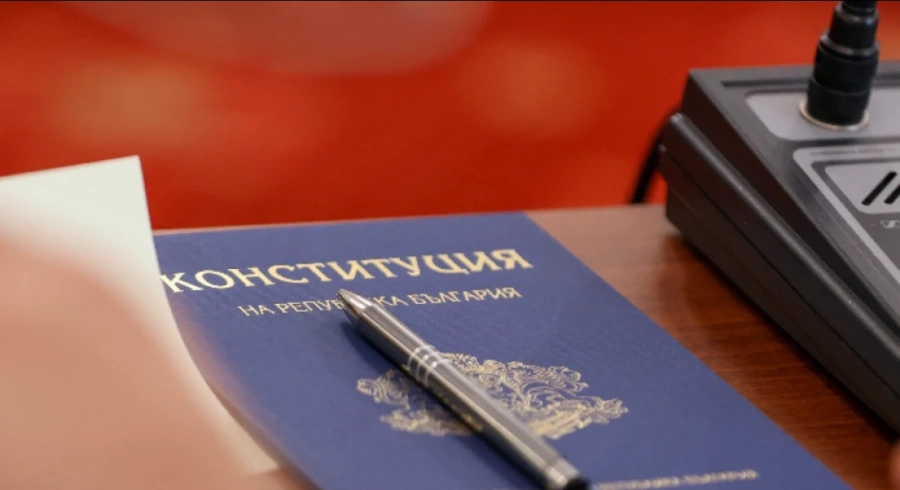 Парламентът ограничи властта на президента върху служебното правителство