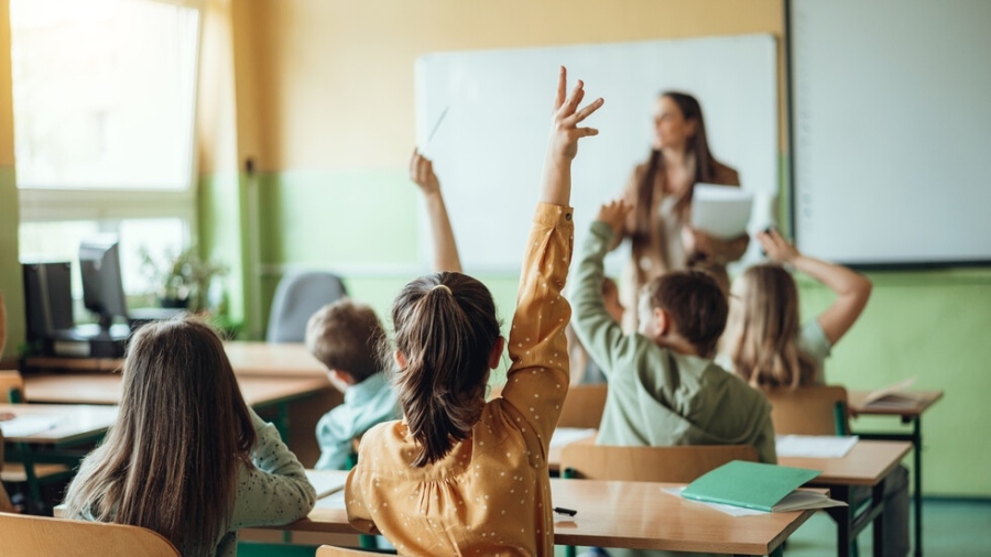 Бюджет 2024: По 300 лв. за всеки ученик в 1, 2, 3, 4 и 8 клас