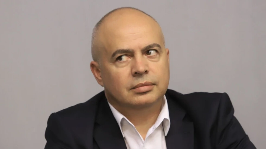 БСП в потрес: ДСБ и Да, България гуляйствали с торта с лика на Паметника на Съветската армия