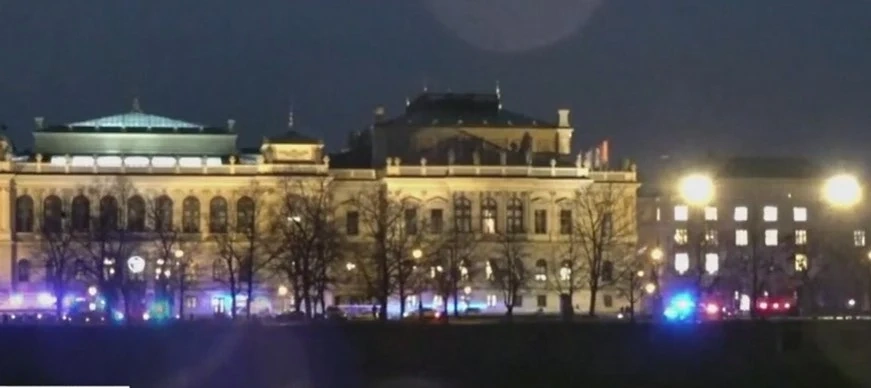Над 15 жертви и 11 ранени в Карловия университет в Прага (СНИМКИ)