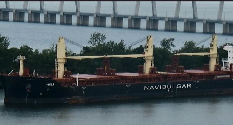 Ирландската полиция задържа петима заради кораба Верила, хванат с кокаин