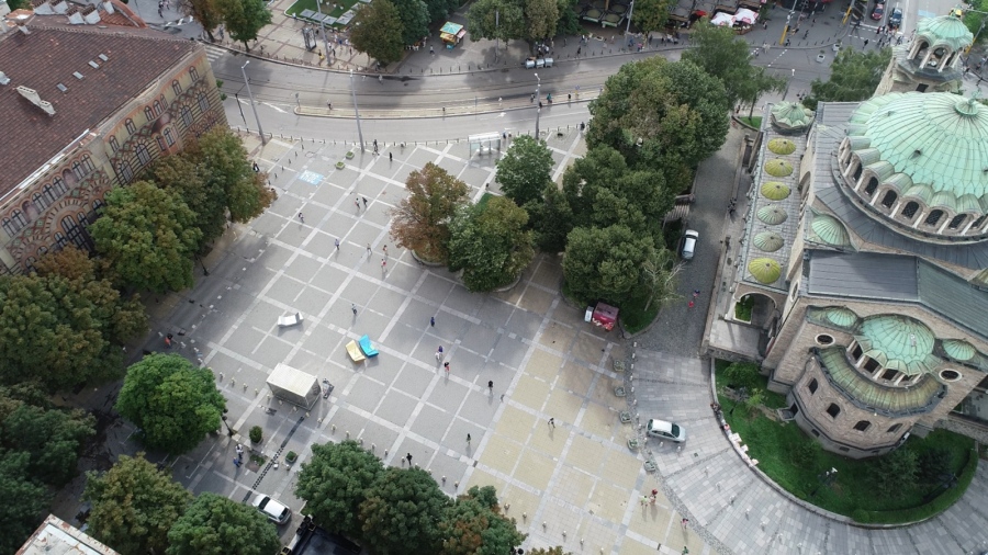 Площад Света Неделя вече е само за пешеходци