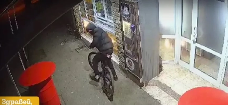 Мъж разби витрина и открадна кутия с дарения за болно момиче