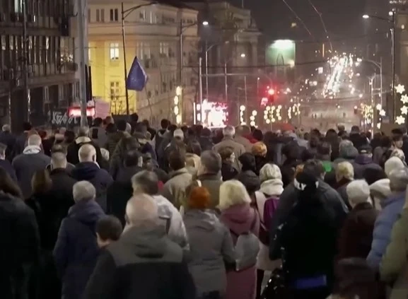 Протестите в Белград се разрастват, студенти готвят нови блокади