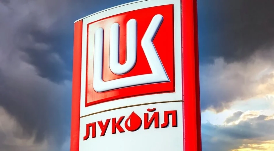 150 митничари влязоха в Лукойл и над 50 данъчни склада