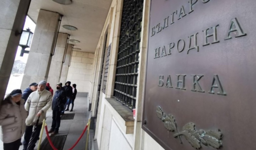 Любители направиха опашка пред БНБ за монета от 5057 лв.