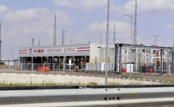 Близо 127 млн. литра руски нефт са налични към 1 януари в България