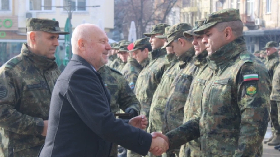 Тагарев: България няма да изпраща кораби в Червено море