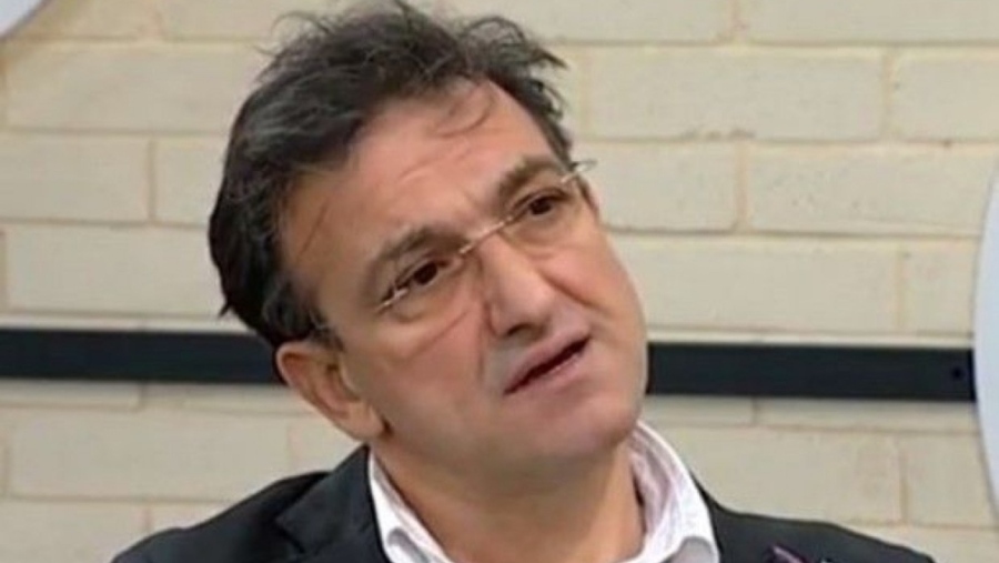 Зуека погреба тайно майка си и баща си!