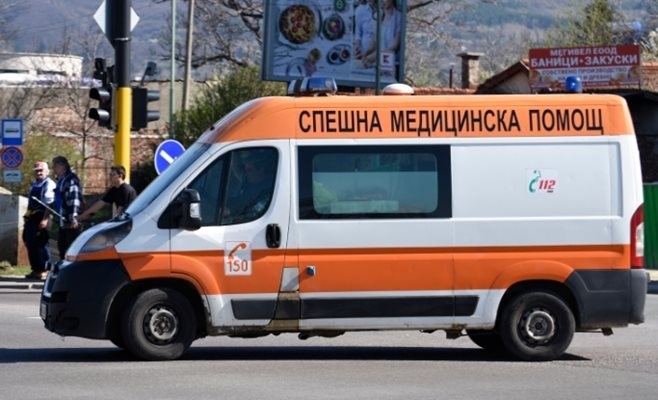 Служители на Спешна помощ в София излизат на гладна стачка