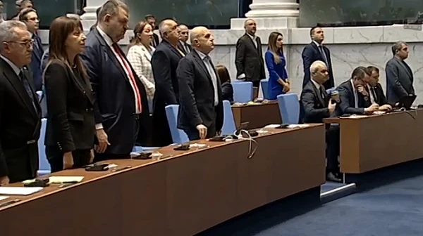 Възраждане пак седнаха по време на европейския химн