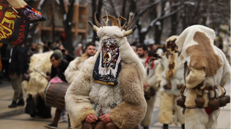 Започва пернишката Сурва