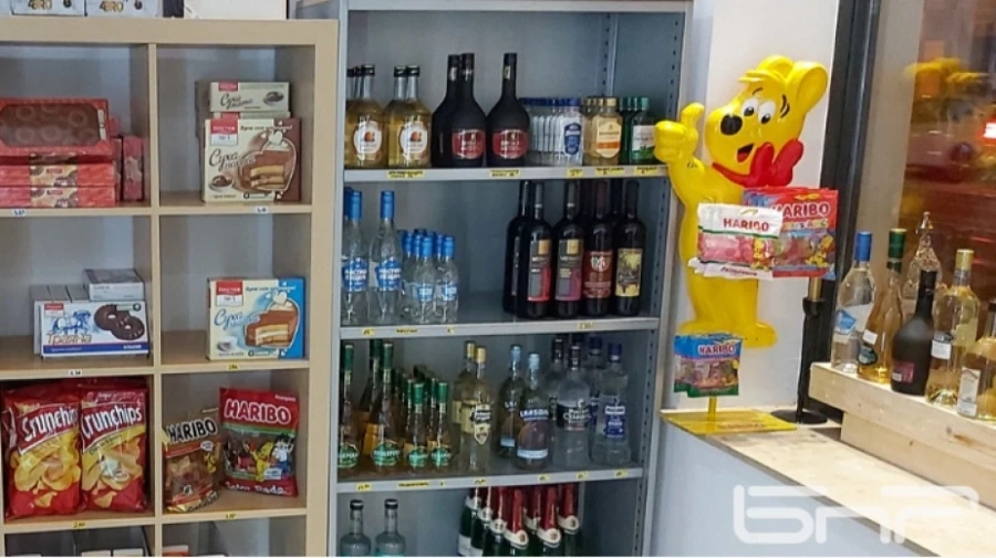 Гърците се юрнаха да купуват евтини стоки от България