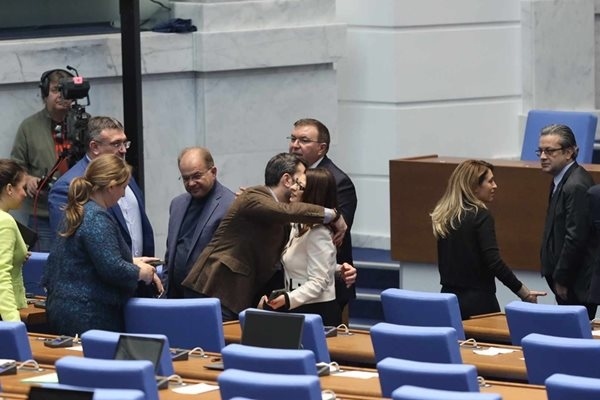 11 фатални часа определиха 9 г. мандат за Атанасова и Белазелков