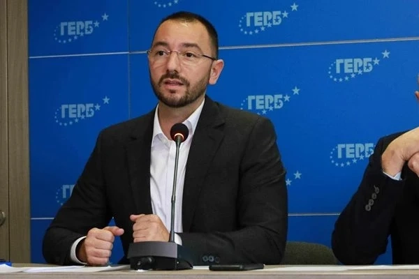 Хекимян: Васил Терзиев си тръгна от срещата с общинските съветници