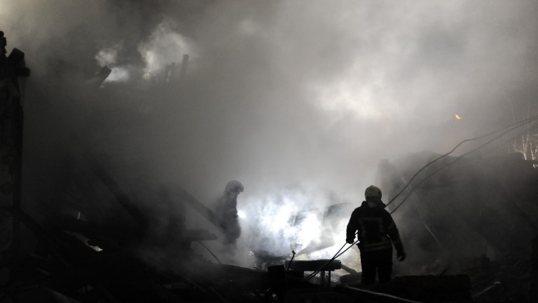 Украйна чака нова военна помощ, ожесточените сблъсъци продължават  