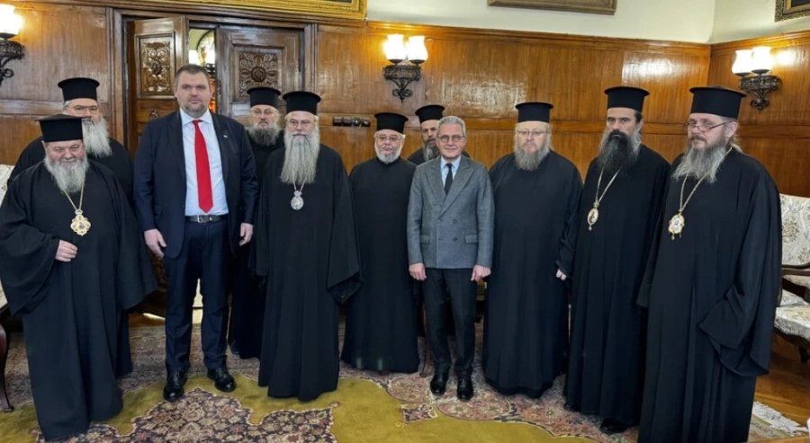 Доган и Пеевски инициират социална кухня към църквата