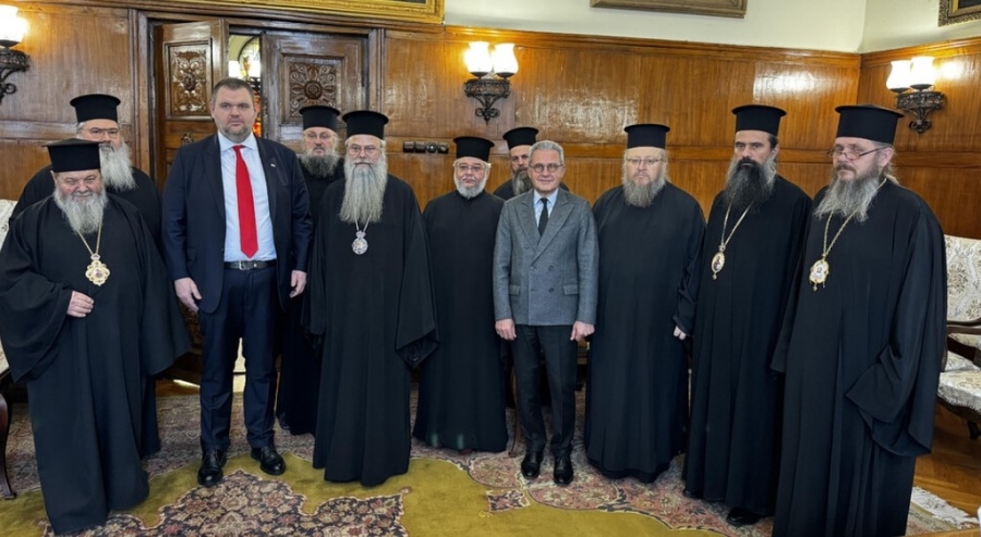 Доган и Пеевски инициират социална кухня към църквата