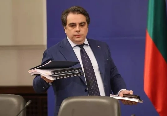 Асен Василев прехвърля от МФ към премиера централизираните обществени поръчки