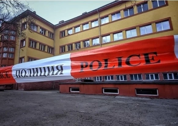 Бомбени заплахи в училища в страната 