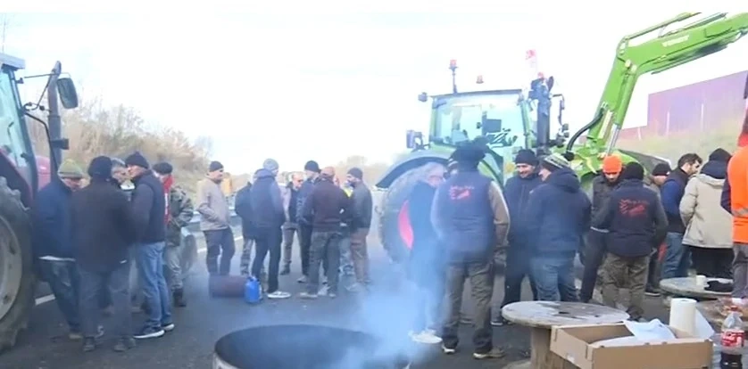 Кола се вряза във фермерския протест във Франция, има пострадали и загинал