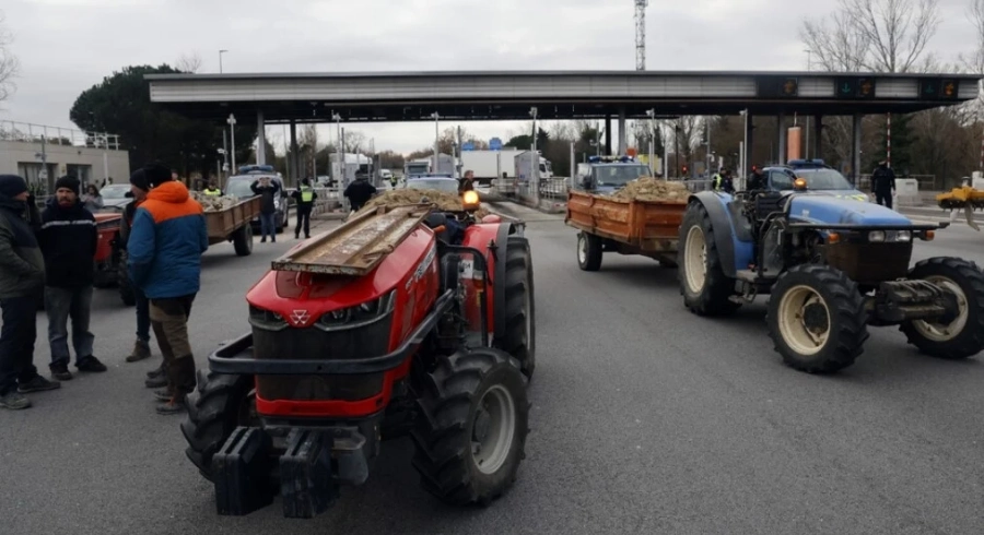 Общонационален протест на фермерите в Полша блокира пътищата