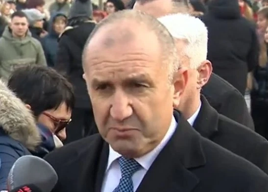 Президентът няма да присъства на клетвата на Атанасова и Белазелков