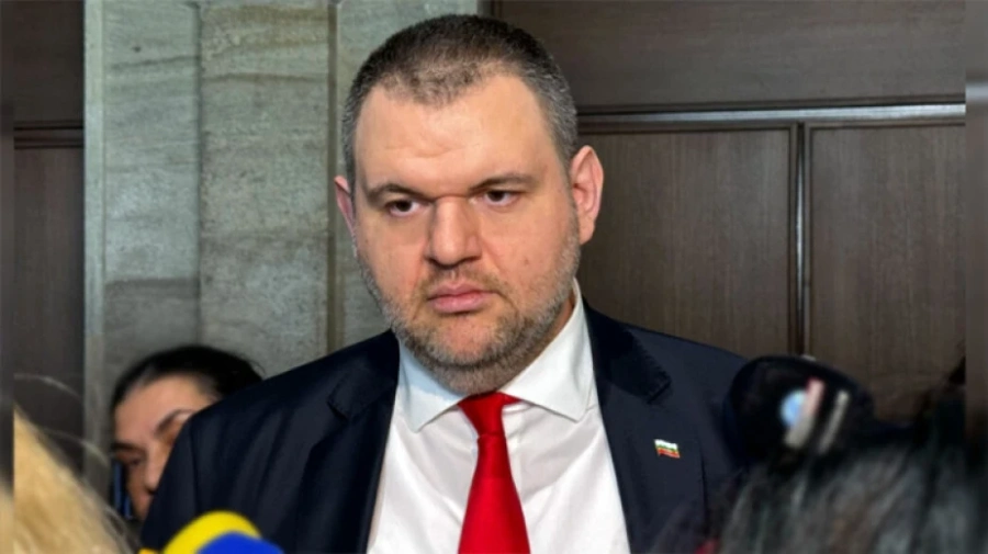 Пеевски с питане до Сарафов и службите: Какво става с пътя на копринката и касиерите на президента