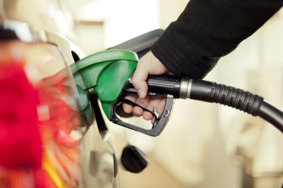 Цените на бензина и дизела у нас тръгнаха нагоре, метанът поевтинява