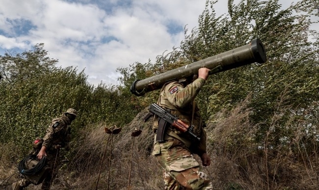 Бивш главнокомандващ на НАТО: Войната в Украйна ще свърши като Корейската война  