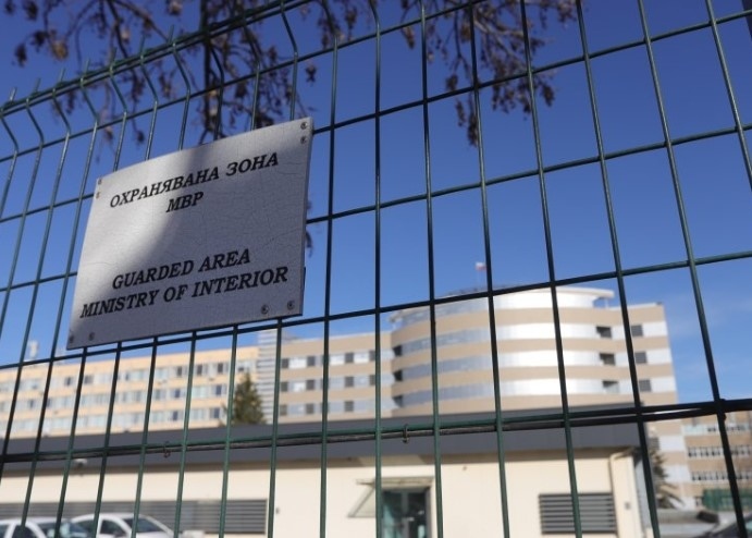 Задържаният полицай от ГДБОП за шпионаж е работил съвместно със служител на ДАНС