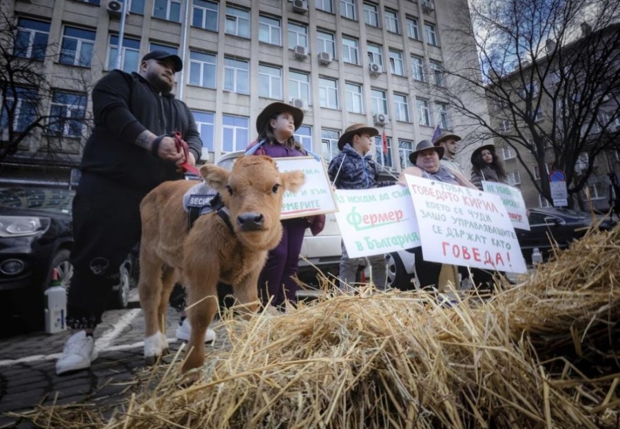 Фермерите се присъединяват към протестите и искат оставката на министър Вътев
