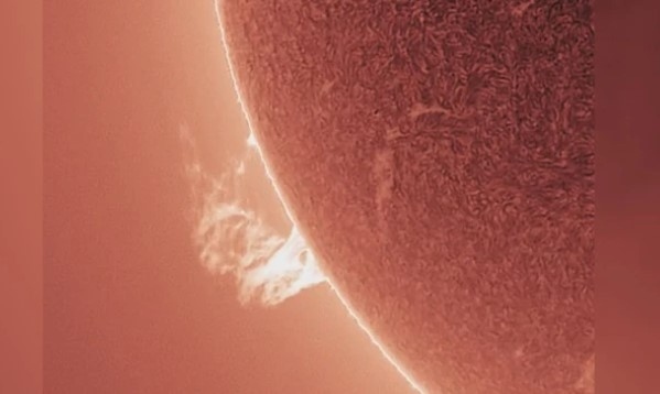 Слънчево изригване предизвика проблеми в авиацията