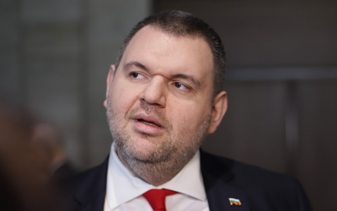 Пеевски: ПП-ДБ да се овладеят и да се научат, че писаните неща трябва да се спазват