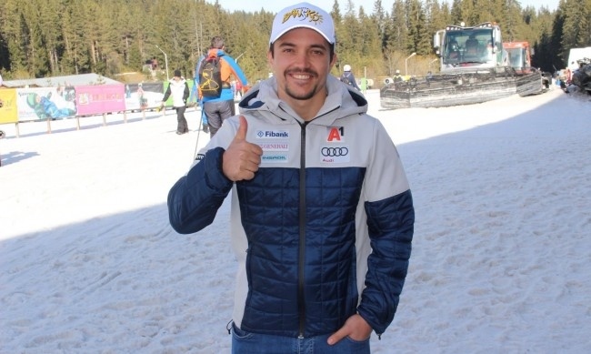 Баба, дядо, годеница и президент стискат палци за Алберт Попов днес  