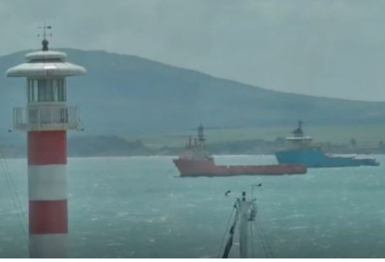 Силен вятър затвори пристанището в Бургас