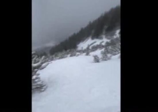 Лавина падна в Боровец има затрупани сноубордисти и скиори Това