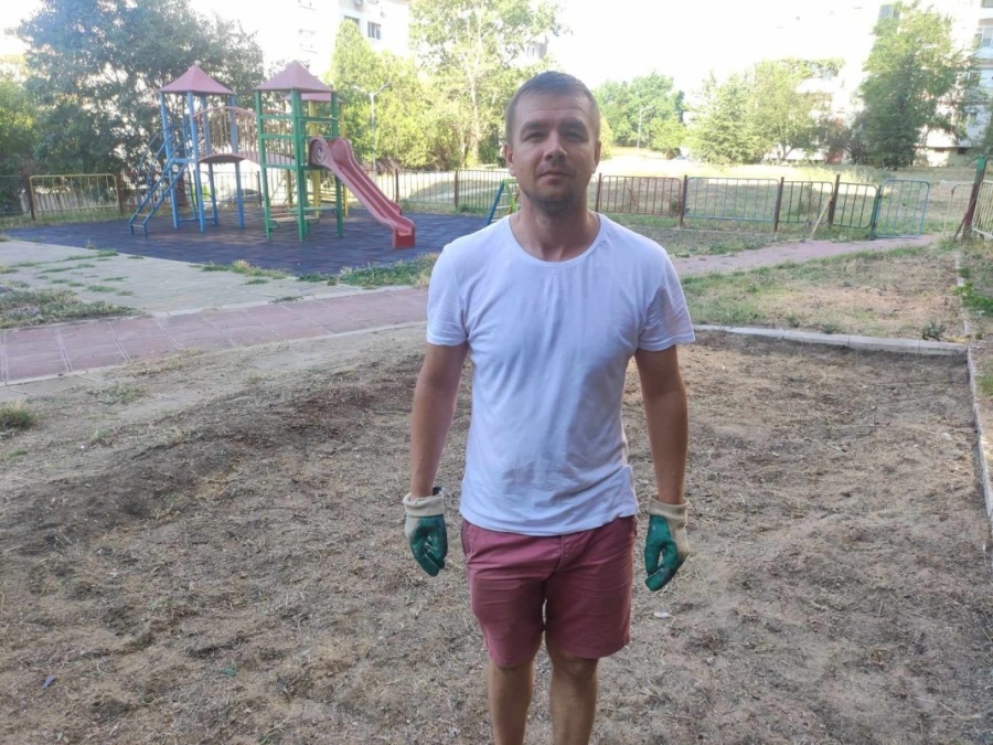 Румънецът Габриел, който иска да изчисти боклука в България: Не може да си патриот само на 3 март