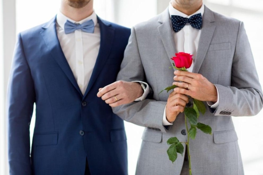 Въпреки споровете: Еднополовите бракове вече са законни в Гърция  