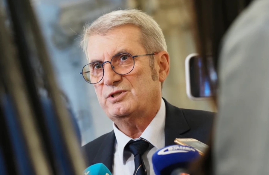 Хинков обяви, че е спирал конкурси за директори на болници под натиск