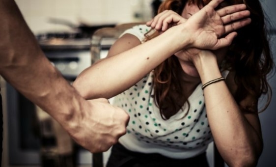 Тренд: 13% от българите не смятат, че шамарът е форма на домашно насилие