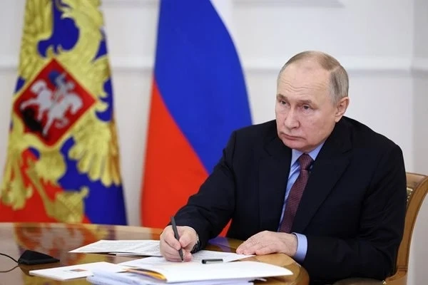 Путин летя на стратегически бомбардировач, който може да носи ядрени оръжия