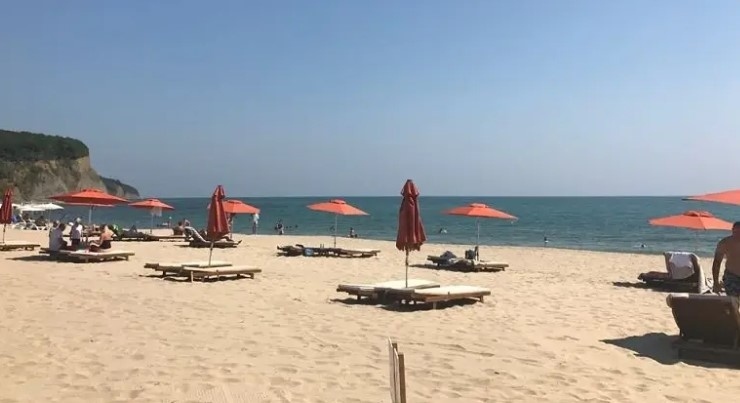 Министерство на туризма предлага МВР, КПКОНПИ и ДАНС да наблюдават търговете за плажовете у нас