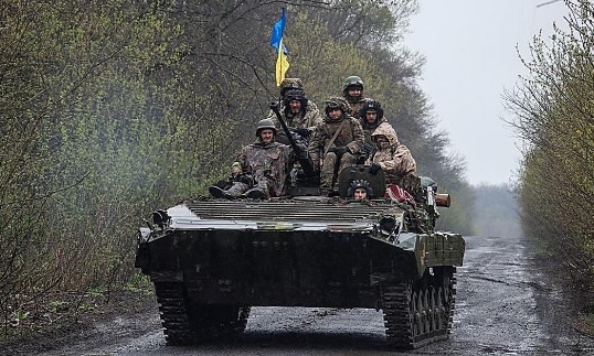 НАТО няма планове да изпраща бойни части в Украйна. Това